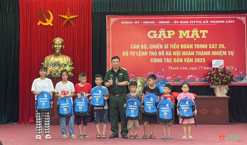 Chiến sĩ Thủ đô làm công tác dân vận trên mảnh đất Thanh Lâm  (Mê Linh, Hà Nội)